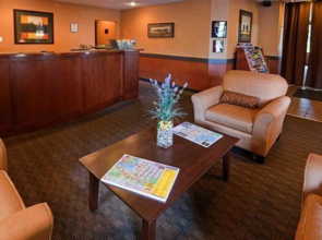 Econo Lodge & Suites