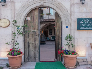 Tafana Cave & Stone Lodge
