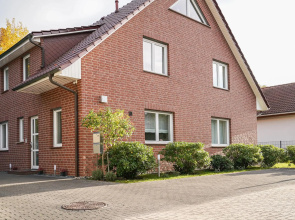 Modernes Stadthaus | Parkplatz | WiFi | Bad&Dusche | Küche