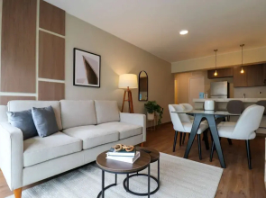 w Comfy 2BR w Modern Balcony Near Kennedy Park