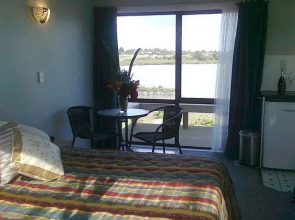 Clarks Beach Holiday Park