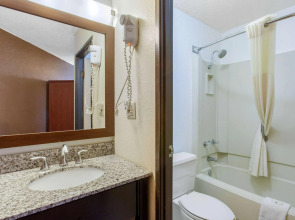 Quality Inn View of Lake Powell - Page