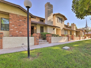 Gilbert Townhome w/ Easy Access to Phoenix!