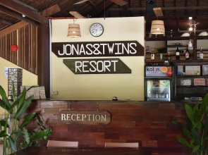 Jonas & Twins Resort