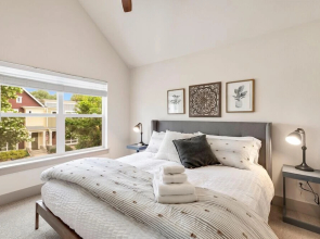 Hip Old Town North Gem! Near Breweries and River!