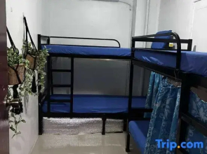 OYO 1166 Hotel Wooden Crib