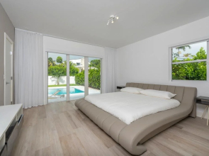 Miami World Rental - Venetian House