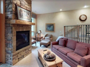 3 Bedroom Residence in Cascade Village Next to Chair Lift 20 and Shuttle Services to Vail Village