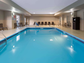 La Quinta Inn & Suites by Wyndham Columbus West - Hilliard