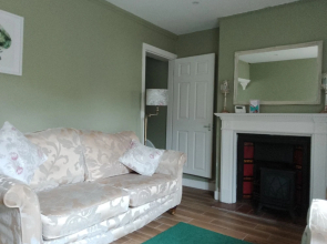 Captivating 2-bed House in Nuneaton