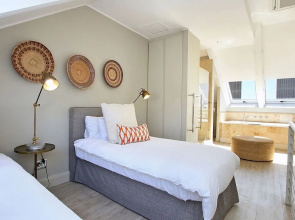 ITC Hospitality Group Penthouse 2 Bedrooms Piazza On Church Square