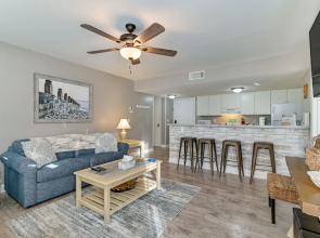 Beach & Pool Access: Myrtle Beach Resort Condo