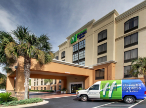 Holiday Inn Express & Suites Jacksonville SE- Med Ctr Area by IHG