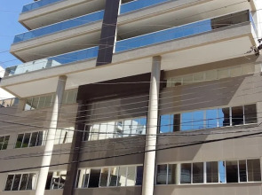 Apto alto padrão com piscina