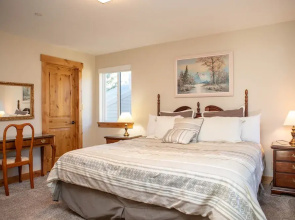 232 Cinnamon Ridge 3 Bedroom Condo by Redawning