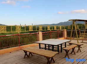 Qicai Danxia Wenzheng Holiday Hotel