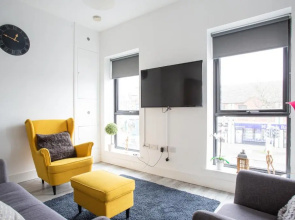 Modern Luxury Apartment, Sleeps 6, Best Location