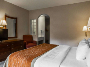 Rodeway Inn & Suites Cherokee On the River