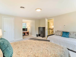 Blakeslee Home w/ Private Hot Tub, 5 Mi to Skiing!