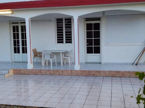House with 2 Bedrooms in Petit-Canal, with Wonderful Sea View, Enclosed Garden And Wifi - 8 Km From the Beach