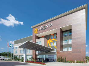 La Quinta Inn & Suites by Wyndham Tulsa Broken Arrow