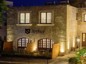 Arthur Suites