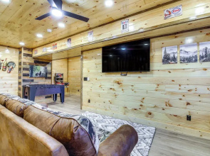 Hot Tub & Spectacular Views: Sevierville Cabin
