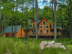 Big Log Lodge 4 Bedroom House
