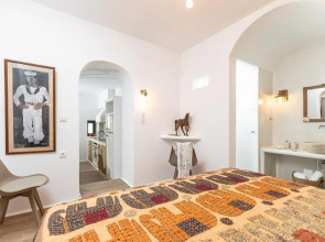 White Luxurious Apartment IΙI