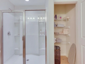 Sweet Dreamin Townhome ~ 7 Mi to Beach!