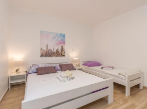 Amazing Apartment in Turanj With 2 Bedrooms and Wifi