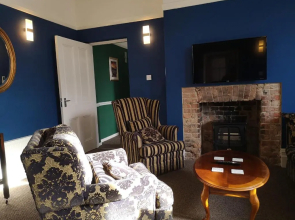2 Bedroom Apartment at Kent Escapes Short Lets & Serviced Accommodation Kent, Bouverie Escape Folkestone with Wifi