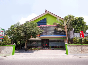 OYO 1532 Mawar Indah Hotel