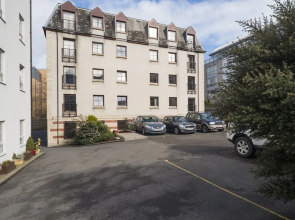Fountain Court Apartments - Grove