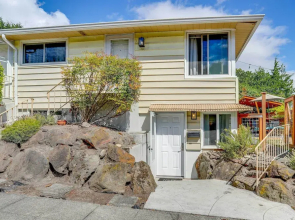 Walk to Water: Seattle Garden Apt w/ Shared Patio!