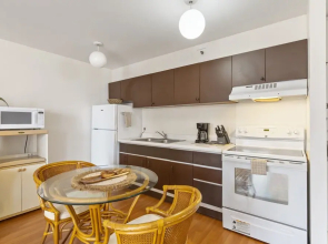 Spacious and Comfortable Ocean View Waikiki Banyan Condo - FREE Parking! by Koko Resort Vacation Rentals