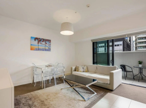 Bright & modern 1BR in Auckland CBD : Zodiak Stays