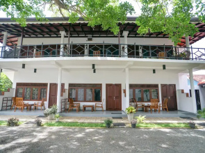 Oyo 390 Surf Sea Breeze Land Side