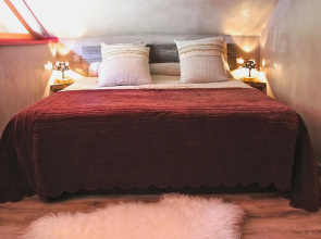 Cosy, 2-bedroom Chalet With Mountain Views Minutes From the Slopes!