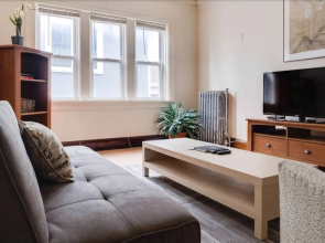 Large Beautiful One Bedroom on Brady St