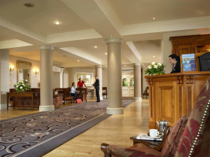 Hodson Bay Hotel