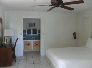 Pelican Beach Hotel