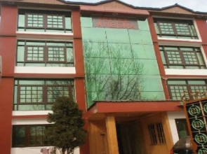 Goroomgo Ameera Srinagar