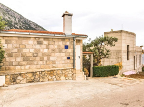 Beautiful Home in Makarska With Wifi and 1 Bedrooms