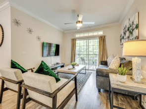 10 Mi to Disney World: Modern Condo w/ Resort Pool