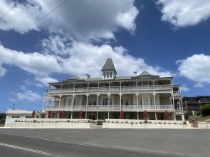 Central Lorne Retreat Quality Home Near Beach Town