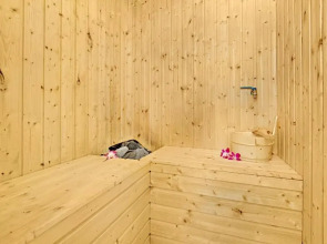 Yarra Ocean Suites Danang