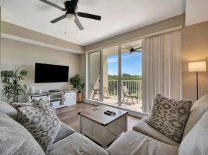 Mangrove View 2BR - Pool Hot Tub Gym Access