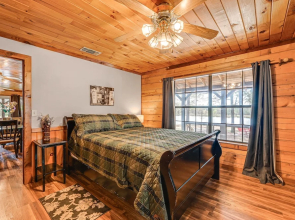 Broken Bow Cabin w/ Hot Tub & Fishing On-site!