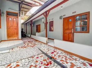 Budi House & Food Station by OYO Rooms